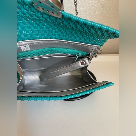 Elegant Teal and White Crossbody Bag - Picture 5 of 9